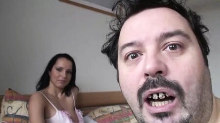 Старий зґвалтував свою подругу з великими грудьми
