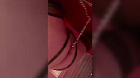 Дженніфер, трансгендерна ескорт-повія, є французькою порнозіркою