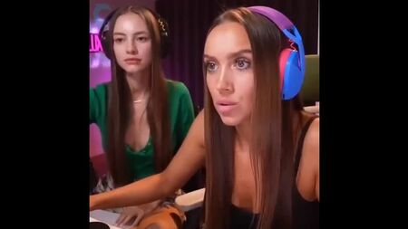 малий залетів до Luxury Girl і Sola Zola