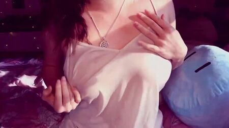 Злив відео 18+ AFTYNROSE ASMR WET T-SHIRT CHEEKY SPRAY VIDEO стриптиз еротика дівчата соло злив