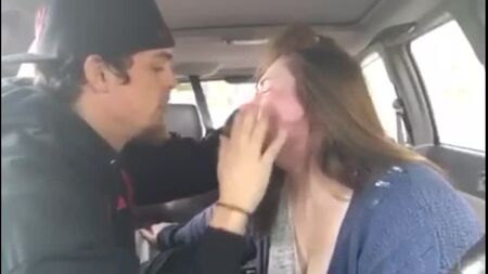 Грубе брутальне обличчя, що шльопає шльондру [ maledom bsdm kink slave master fetish crying whore callgirl повія повія по виклику табу інцест ]