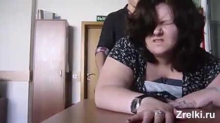 Повненьку сисясту зрілу секретарку трахає в анал начальник в офісі Домашнє аматорське приватне Mature chubby mommy office
