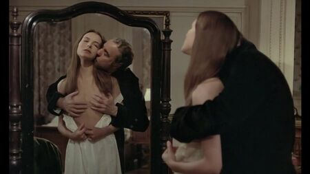 Гола Кароль Буке / Naked Carole Bouquet