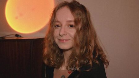 Ця лапа любить смоктати член