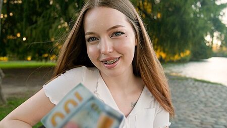 За гроші так! Купив секс із 18-річною іноземкою