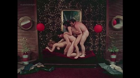 Ульріке Бутц оголена - Muschimaus mag's grad heraus (Jagdzeit fur Naschkatzen, Le Sexe infernal, 1973) HD 720p Watch Online