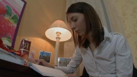 Російська Алена викладає англійську мову зі своєю здобиччю
