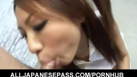 Японська жінка трахає два