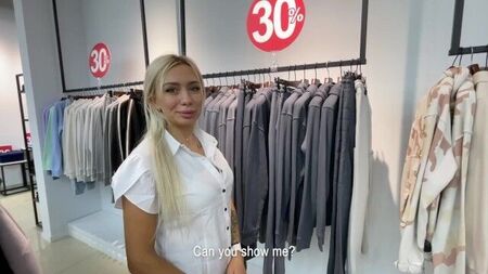 Готова на все, щоб зробити продаж