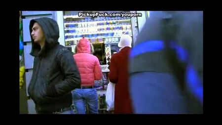 Трахнув блондинку на вулиці, яку він замовив