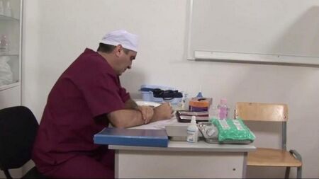 Лікар вставив пацієнта з ракеткою кицьки