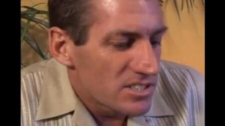 Піонер з Китаю спокусив білого дядька