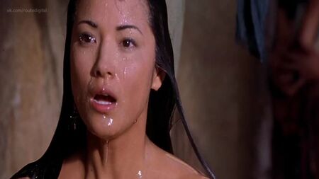 Келлі Ху оголена — «Король скорпіонів» (2002) HD 720p Дивитися онлайн / Келлі Ху — «Король скорпіонів»
