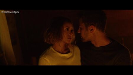 Кет Грем оголена — «Як це закінчується» (2018) HD 1080p — дивитися онлайн / Кет Грем — «Як це закінчується»
