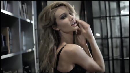Розі Гантінгтон-Вайтлі (Rosie Huntington-Whiteley) у білизні Agent Provocateur (2008) eng