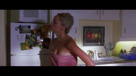 Марлі Шелтон: «Valentine» (2001)