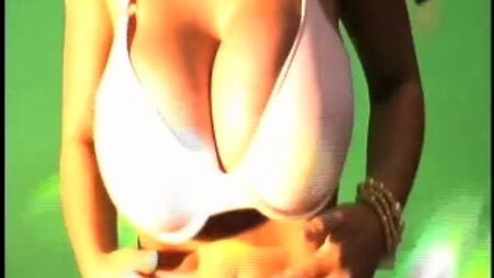 Деніз Мілані: «Booty Shake»