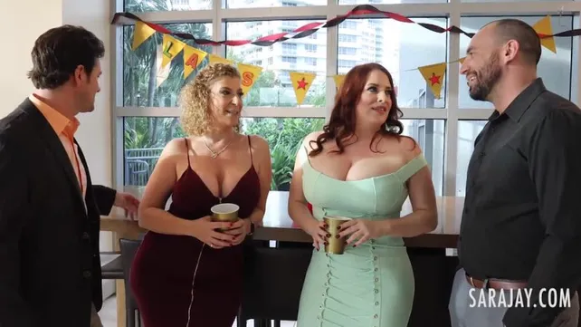 Порно көршісі мен күйеуіне келді