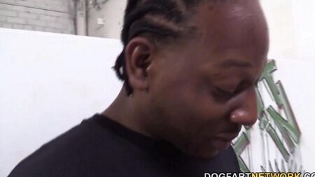 Здався незнайомцям у громадському туалеті