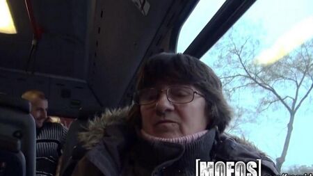 Публічний секс у автобусі з незнайомцем