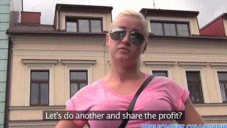 Мінет на вулиці з незнайомцем за гроші