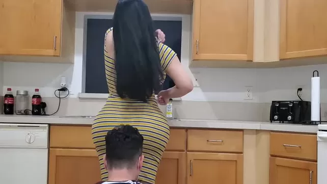 Әпкесі ұйықтап жатқан ағасының порносын қараңыз