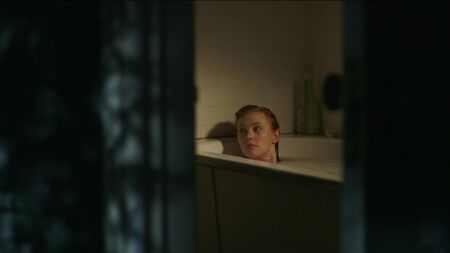 Дебора Енн Волл оголена — «Назавжди» (2015)