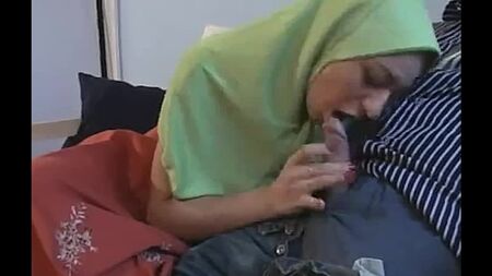 Турецьке домашнє порно (turkish porn türk porno turk girl) — турецьку дівчину, дружину чи дівчину трахають, кінчають, камшот у рот