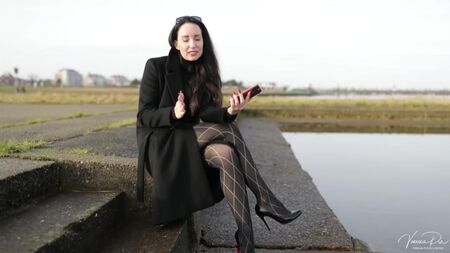 Wolford Tights Long Coat — FAQ — Питання та відповіді — Поширені запитання до Ванесси Пур від pureGLAMtv