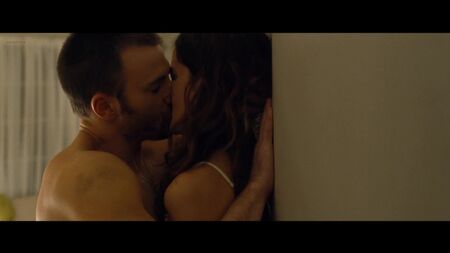 Aubrey Plaza Nude, Michelle Monaghan Sexy — Playing It Cool (2014) HD 1080p / Обрі Плаза, Мішель Монаган — Серце вщент розбите