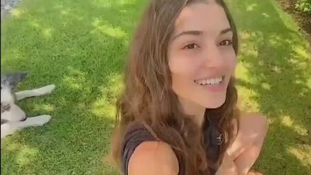 Актори серіалу «Постукай у мої двері» дякують глядачам різними мовами за перегляд серіалу