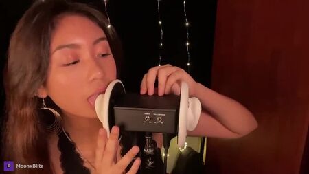 [Moon Blitz ASMR] ASMR ~ Лизання вуха | Потужні, викликаючі мурашки звуки з рота