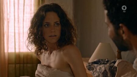 Аня Кнауер оголена — «Лікарка на острові» 1 сезон, 1 серія (2018) HD 720p Дивитися онлайн / Аня Кнауер — «Лікарка на острові»