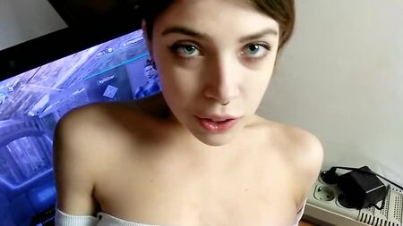 MihaNika69 - [PornHubPremium] - Трахнув свою дівчину, поки вона грала в Apex Legends ¦ Зйомка від першої особи, сперма на обличчі - 1080p