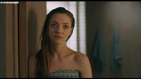 Аманда Сейфрід оголена (прикрита) — «Ти мав піти» (2020) HD 1080p BluRay — дивитися онлайн