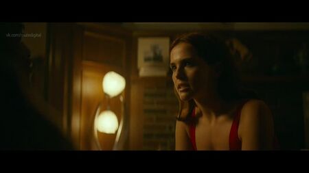 Зої Дойч — «Обман» (2019) HD 1080p: оголена? Сексуально! Дивитися онлайн / Зої Дойч — «Обман»