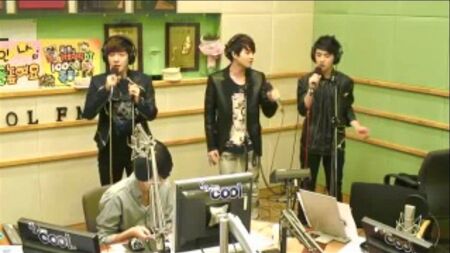 120514 EXO-K на 89.1 KBS Cool FM у програмі Хон Чін Кьон [ПОВНА ВЕРСІЯ]