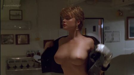 Еріка Еленіак оголена – «В облозі» (1992) HD 1080p Дивитися онлайн / Еріка Еленіак – «Облога»