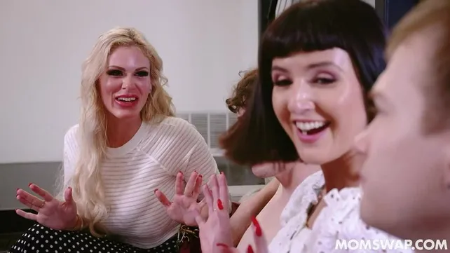 Әдемі әзірбайжан әйелдерімен порно Смотреть порно жалап жопа анилингус