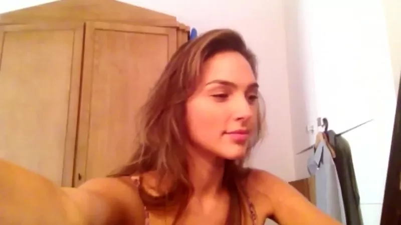 Ақ терісі бар порно қыз