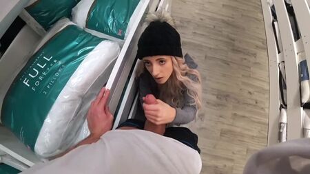 Джейд: публічний «cumwalk» з еякуляцією на обличчя, флеш, незнайомці, OnlyFans