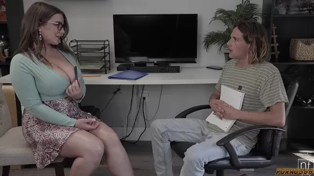 Гараждардың артында таңғаларлық жопы мен сиськи бар порно Свингердің жыныстық алмасуы