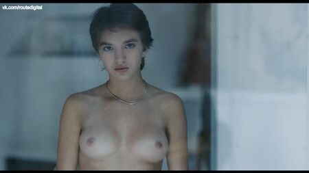 Лаура Смет, Біллі Блейн оголені — «Свята родина» (Франція, 2019) HD 1080p Дивитися онлайн / Лаура Смет, Біллі Блейн — «Свята родина»
