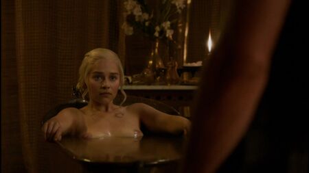 Емілія Кларк оголена — Emilia Clarke Nude — 2010 «Гра престолів» — 2018 «Гра престолів» — 3 сезон (оголені зірки, знаменитості)