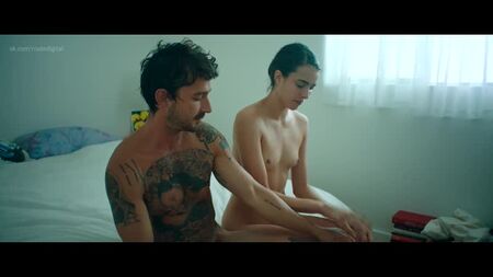 Margaret Qualley Nude - Love Me Like You Hate Me (2020) 1080p / Маргарет Куеллі - Люби мене так, як ненавидиш