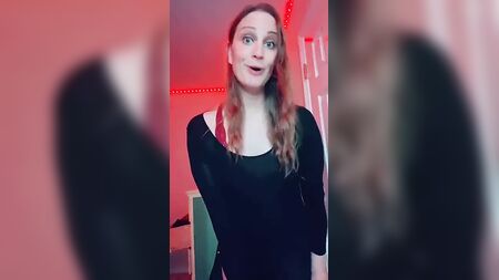 Тіктокерка Брінн Вудс демонструє свою сексуальну попку