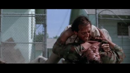 Шеріл Сміт, Шері Керрі оголена — «Паразит» (1982) 1080p Дивитися онлайн