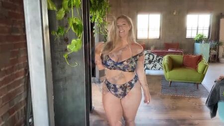 Еллана Брайан: За лаштунками Fashion Nova Curve — 4K