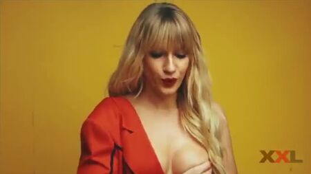 Гола Леся Нікітюк у журналі XXL