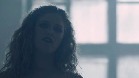 Люсі Аарден оголена — «Смертельні перегони 4: За межами анархії» (2018) HD 1080p Дивитися онлайн